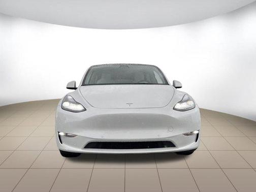 Pearl White Multi-Coat 2022 Tesla Model Y Performance Dual Motor All-Wheel Drive