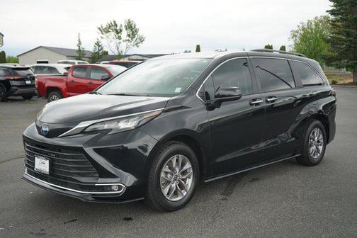 2024 Toyota Sienna XLE 8 Passenger