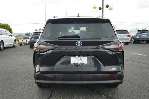 2024 Toyota Sienna XLE 8 Passenger