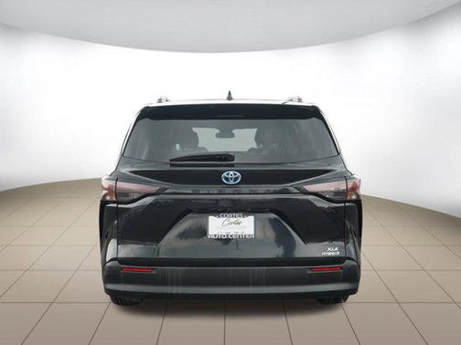 2024 Toyota Sienna XLE 8 Passenger