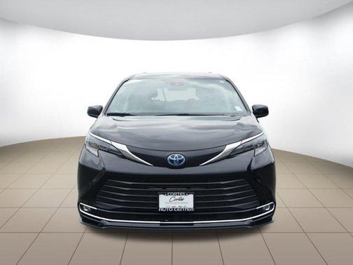 2024 Toyota Sienna XLE 8 Passenger