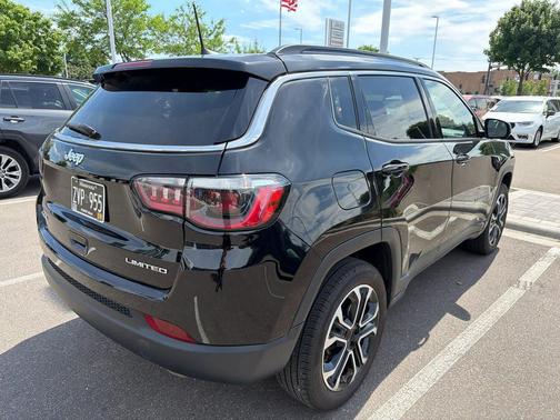 Diamond Black Crystal Pearlcoat 2022 Jeep Compass Limited