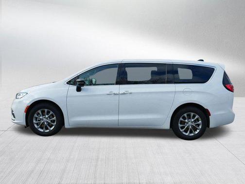 Bright White Clearcoat 2026 Chrysler Pacifica Limited