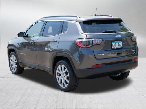 Granite Crystal Metallic Clearcoat 2022 Jeep Compass Latitude Lux