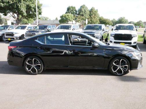 2023 Nissan Altima SR FWD