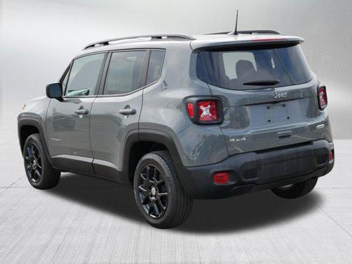Sting-Gray Clearcoat 2022 Jeep Renegade Latitude