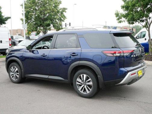 2024 Nissan Pathfinder SL 4WD