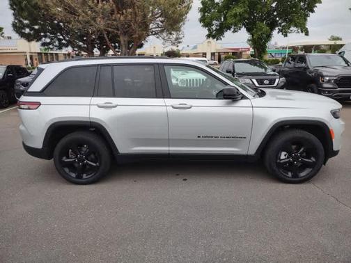 Silver Zynith 2025 Jeep Grand Cherokee Limited