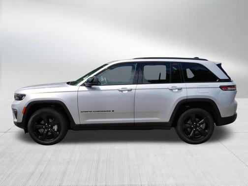 Silver Zynith 2025 Jeep Grand Cherokee Limited