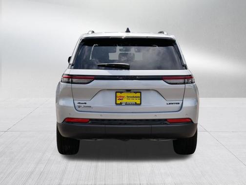 Silver Zynith 2025 Jeep Grand Cherokee Limited