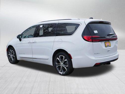 2026 Chrysler Pacifica L