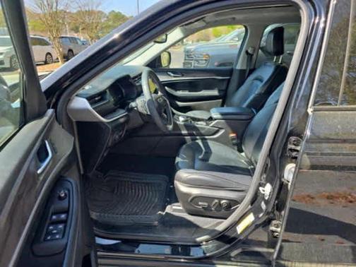 Diamond Black Crystal Pearlcoat 2023 Jeep Grand Cherokee L Limited