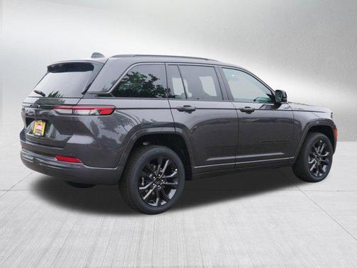 Baltic Gray Metallic Clearcoat 2026 Jeep Grand Cherokee Limited