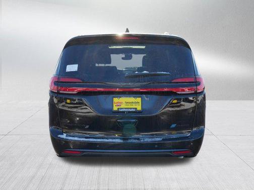 2025 Chrysler Pacifica Hybrid Premium S Appearance Pkg