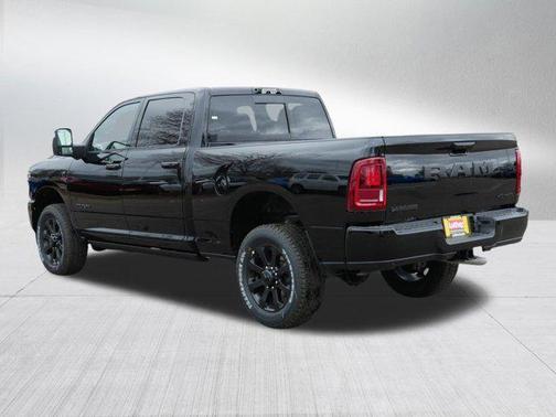 Diamond Black Crystal Pearlcoat 2026 RAM 2500 Laramie Crew Cab 4x4 6'4' Box