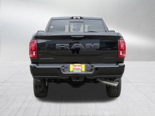 Diamond Black Crystal Pearlcoat 2026 RAM 2500 Laramie Crew Cab 4x4 6'4' Box