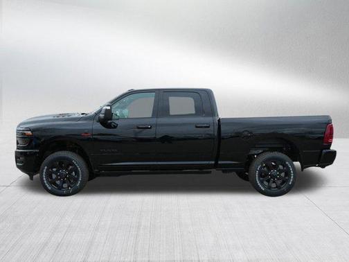 Diamond Black Crystal Pearlcoat 2026 RAM 2500 Laramie Crew Cab 4x4 6'4' Box