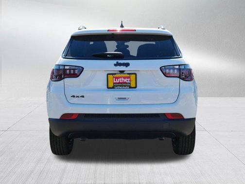 Bright White Clearcoat 2026 Jeep Compass Latitude