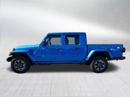 Hydro Blue Pearlcoat 2026 Jeep Gladiator Sahara 4x4