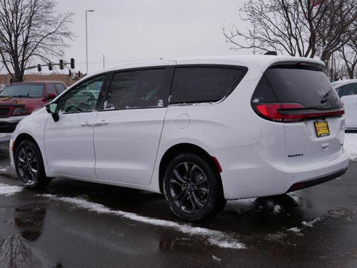 2026 Chrysler Pacifica L