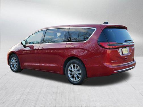 Red Hot Pearlcoat 2026 Chrysler Pacifica Limited