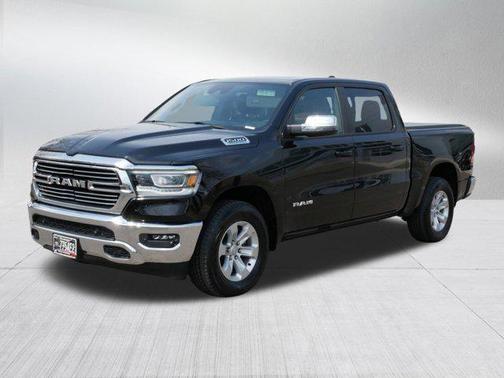 Diamond Black Crystal Pearlcoat 2023 RAM 1500 Laramie