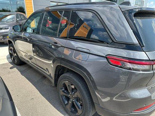 2022 Jeep Grand Cherokee Altitude