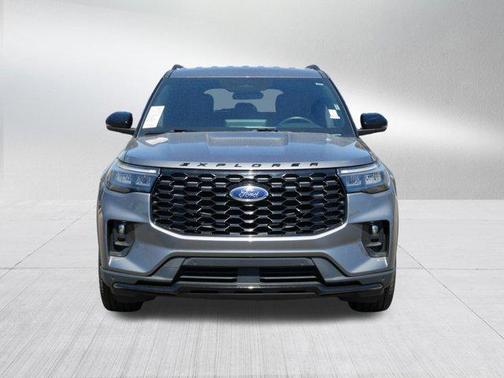 Carbonized Gray Metallic 2025 Ford Explorer ST-Line