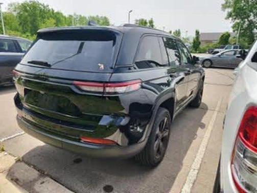 2022 Jeep Grand Cherokee Altitude