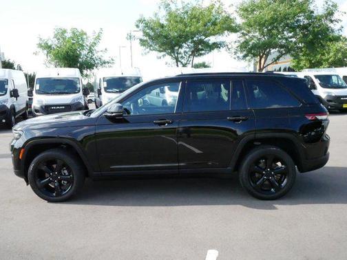 2022 Jeep Grand Cherokee Altitude