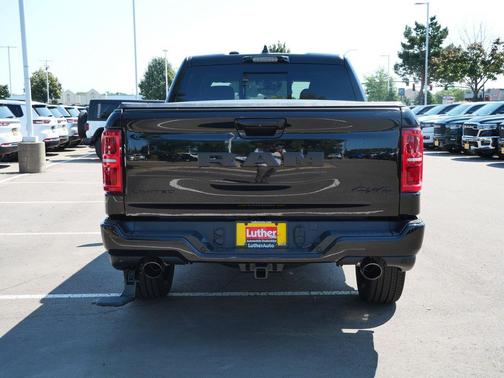 Diamond Black Crystal Pearlcoat 2026 RAM 1500 Limited