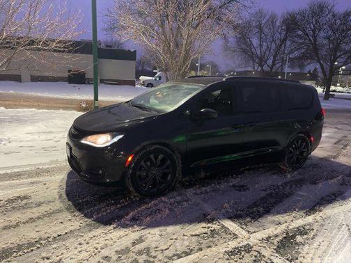 2020 Chrysler Pacifica Touring-L Plus