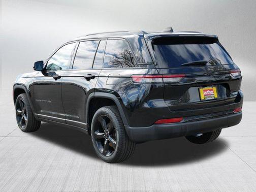 Diamond Black Crystal Pearlcoat 2023 Jeep Grand Cherokee Limited