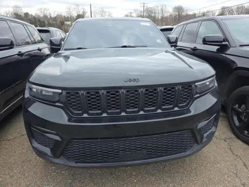 Diamond Black Crystal Pearlcoat 2023 Jeep Grand Cherokee Limited