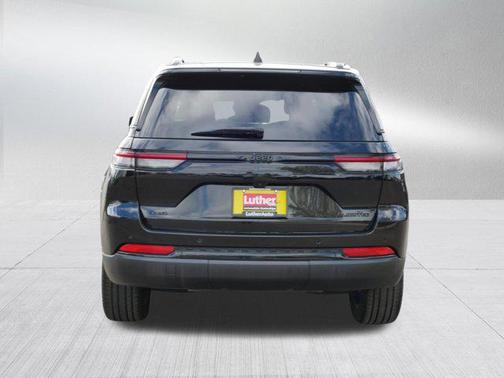 Diamond Black Crystal Pearlcoat 2023 Jeep Grand Cherokee Limited