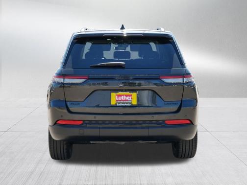 Rocky Mountain Pearlcoat 2023 Jeep Grand Cherokee Limited