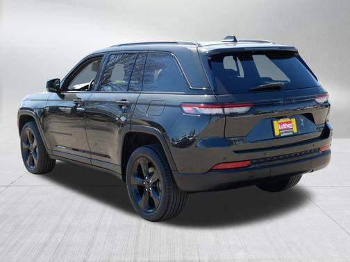 Rocky Mountain Pearlcoat 2023 Jeep Grand Cherokee Limited