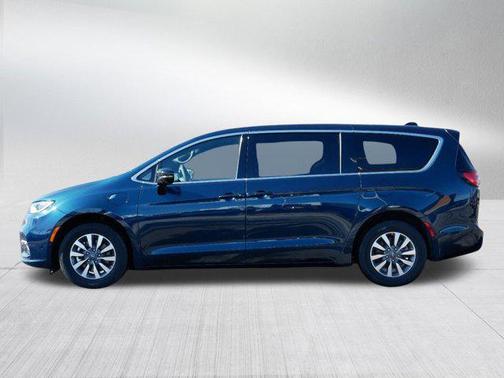 2025 Chrysler Pacifica Hybrid Select
