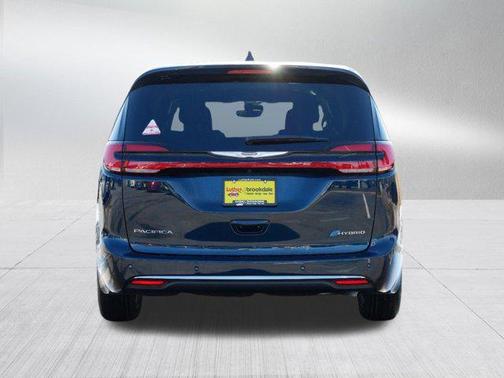 2025 Chrysler Pacifica Hybrid Select