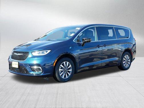 2025 Chrysler Pacifica Hybrid Select