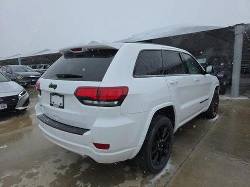 2022 Jeep Grand Cherokee Laredo