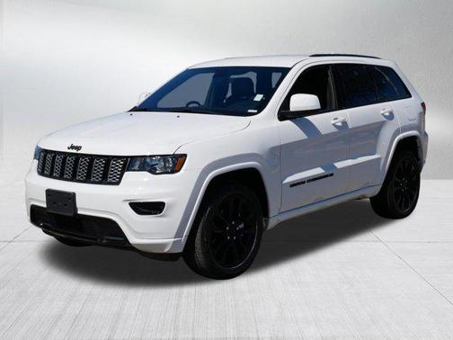 Bright White Clearcoat 2022 Jeep Grand Cherokee Laredo