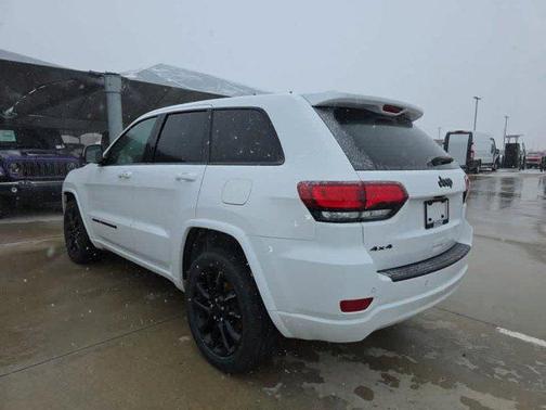 2022 Jeep Grand Cherokee Laredo