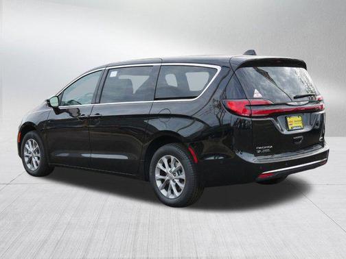 2025 Chrysler Pacifica L