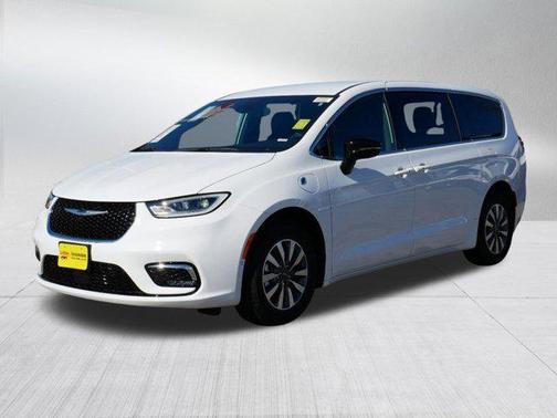 2025 Chrysler Pacifica Hybrid Select