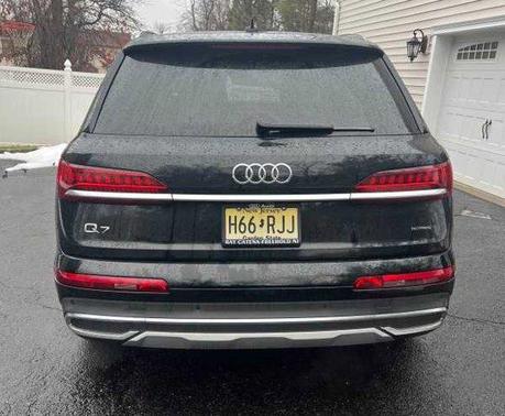 Mythos Black Metallic 2022 Audi Q7 55 Premium Plus