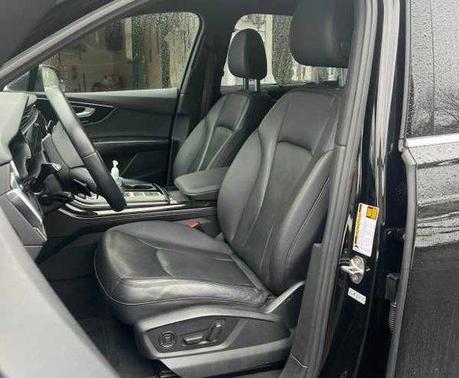 Mythos Black Metallic 2022 Audi Q7 55 Premium Plus