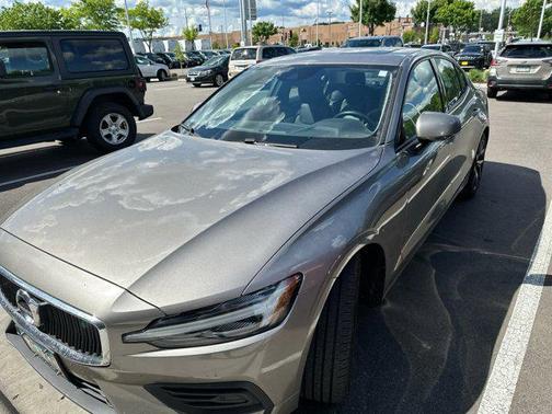 2019 Volvo S60 T6 Momentum