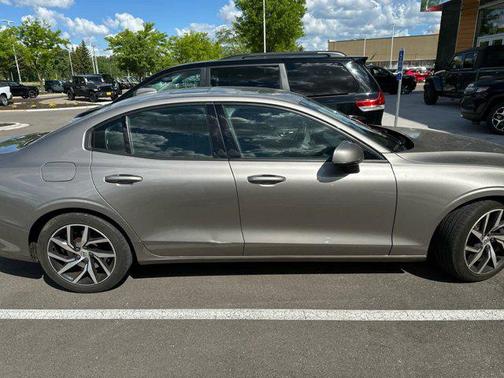 2019 Volvo S60 T6 Momentum