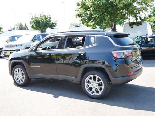 2022 Jeep Compass Latitude Lux